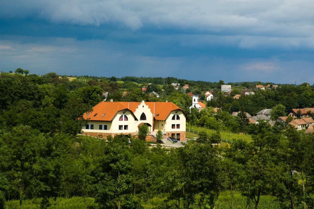 Ferienwohnung Bekesseg Szigete, Klasszik Apartman Sur Exterior foto