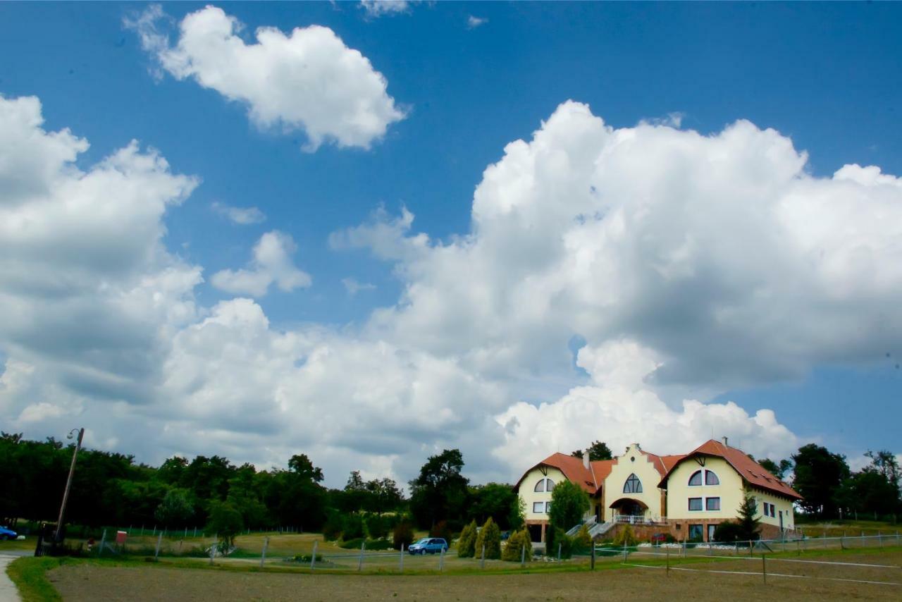 Ferienwohnung Bekesseg Szigete, Klasszik Apartman Sur Exterior foto